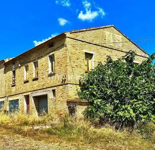 Rustico, da ristrutturare, 360 m², Carassai - foto 3