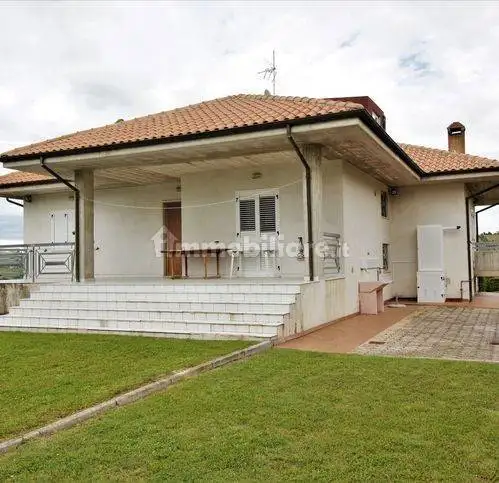 Villa in vendita a Castorano