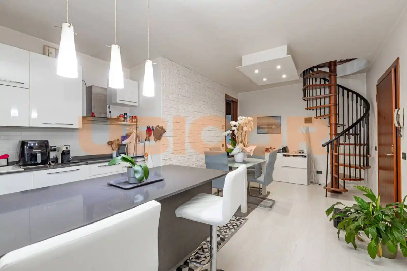 Appartamento buono stato, terzo piano, Centro, Due Carrare - foto 2