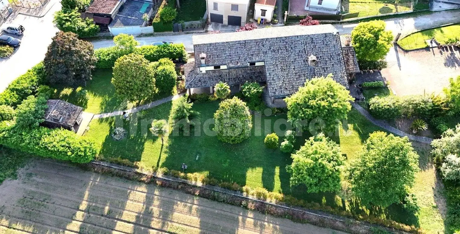 Villa in vendita a Parma