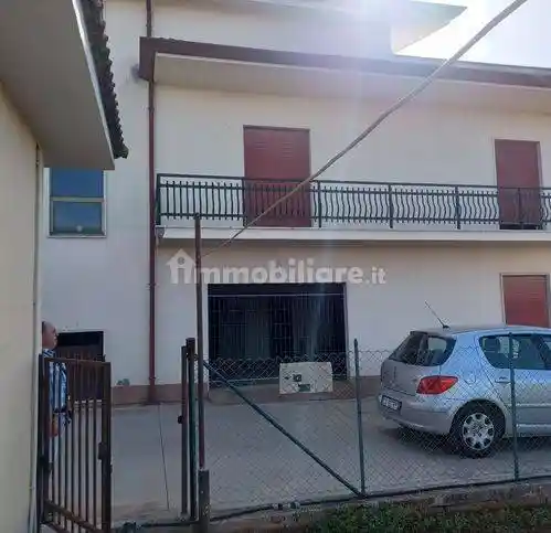 Villa unifamiliare, buono stato, 380 m², Cisterna di Latina - foto 2
