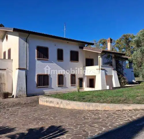 Villa in vendita a Latina