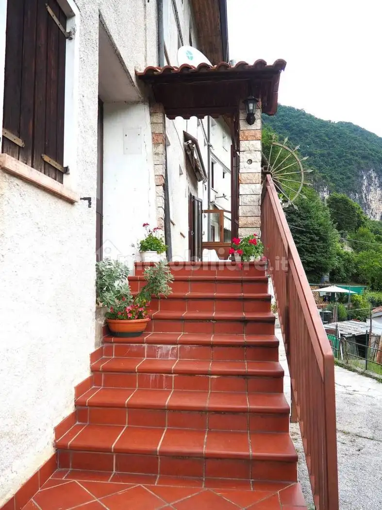 Villa in vendita a Valbrenta