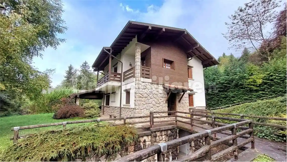 Villa in vendita a Castione della Presolana