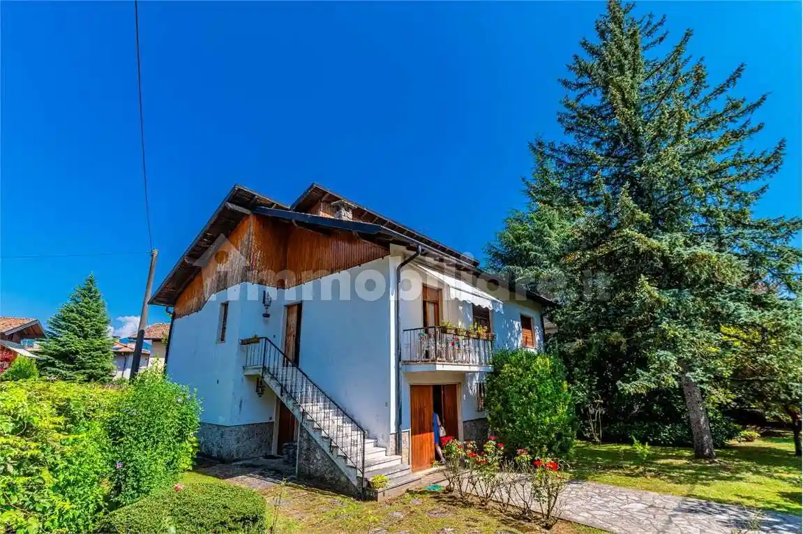 Villa in vendita a Rovetta