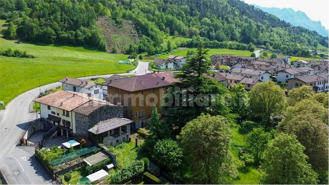 Palazzo - Edificio in vendita a Piario