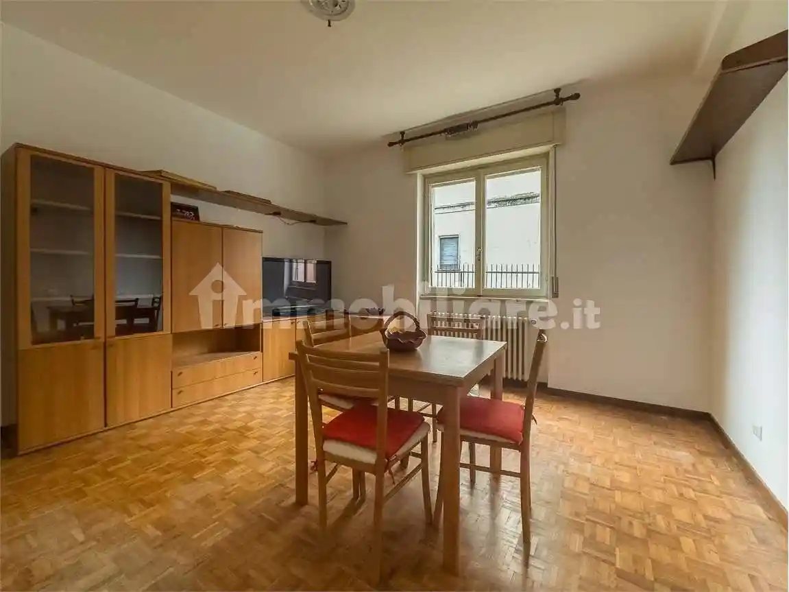 Trilocale via Vittorio Veneto, 68, Varano Borghi - foto 2