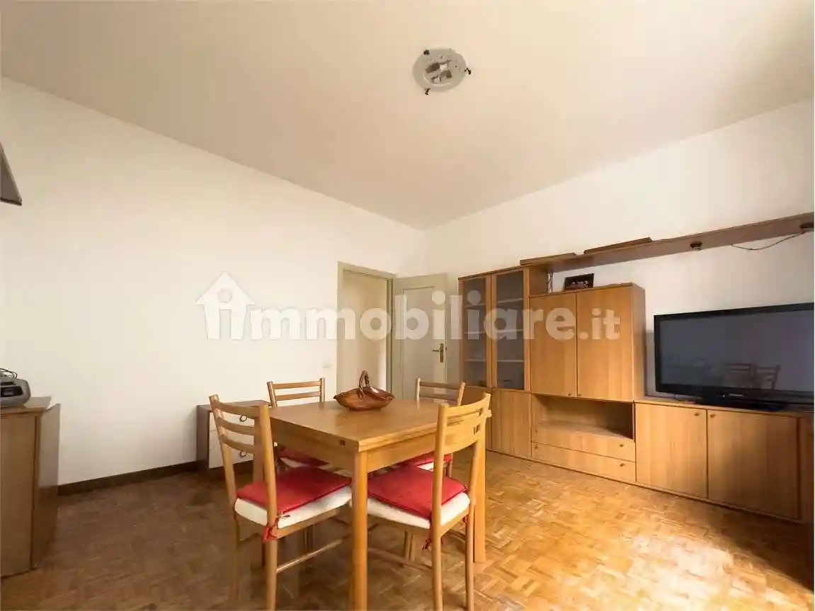 Trilocale via Vittorio Veneto, 68, Varano Borghi - foto 3