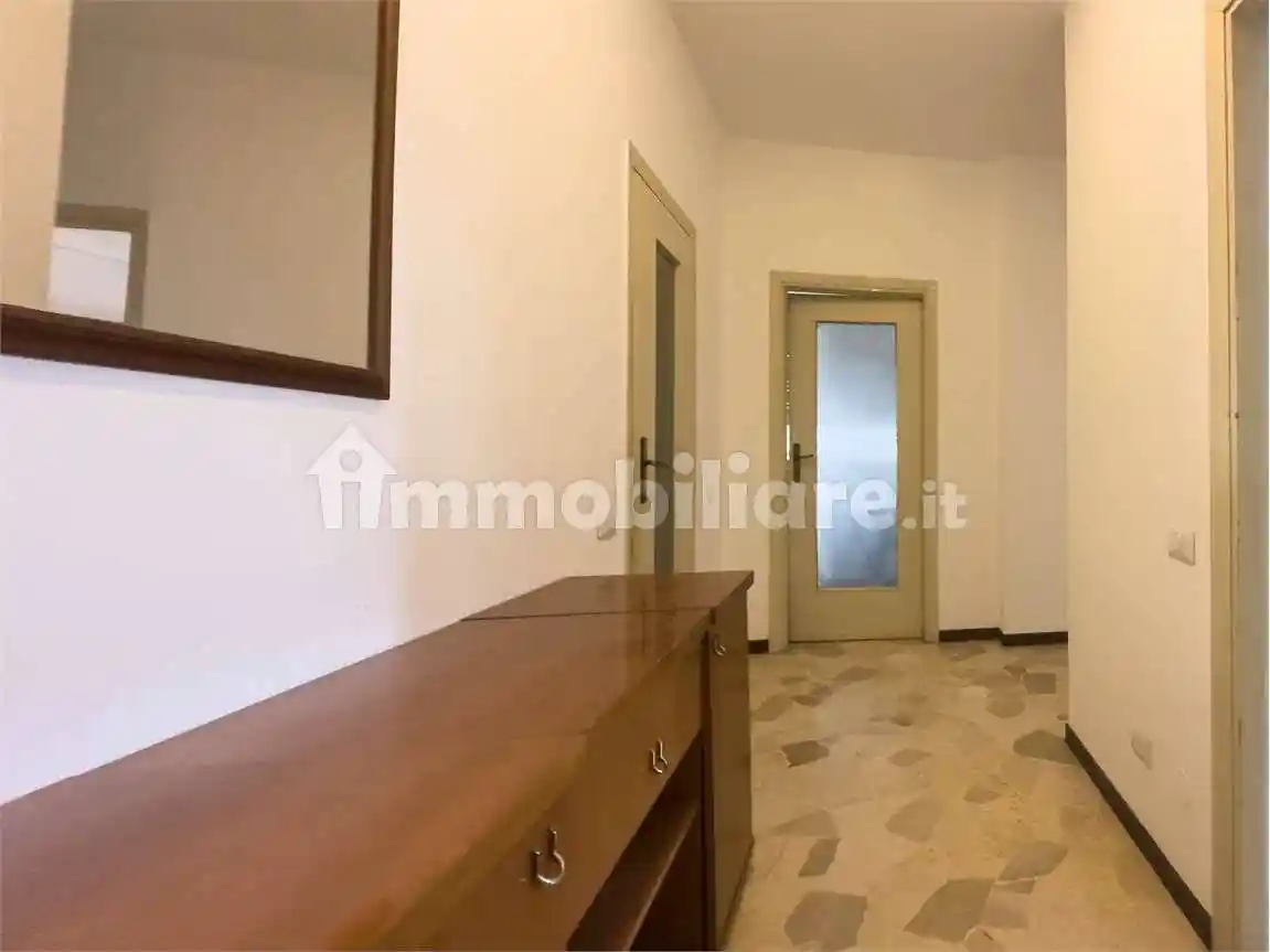 Trilocale via Vittorio Veneto, 68, Varano Borghi - foto 4