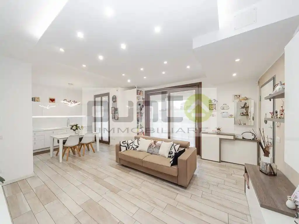 Trilocale via Monte San Michele 51, Centro, Concorezzo - foto 4