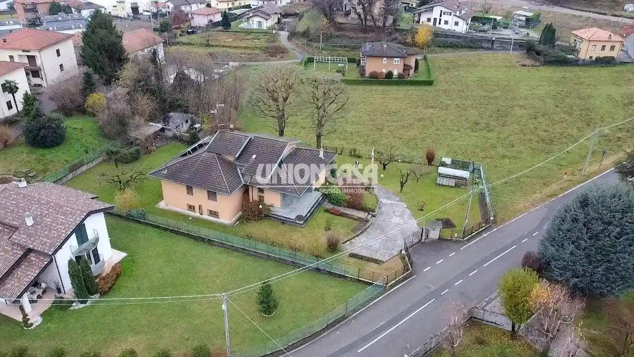 Villa in vendita a Bizzarone