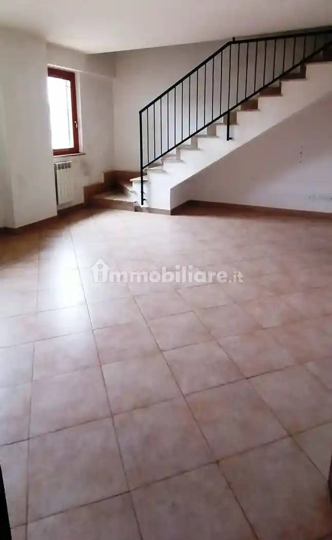 Trilocale via Giuliano Montelucci, Centro, Guidonia Montecelio - foto 2