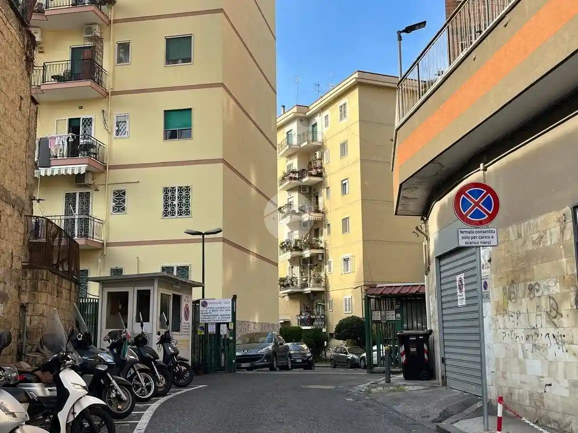 Quadrilocale via Achille D'Orsi 13, Arenella, Napoli - foto 2