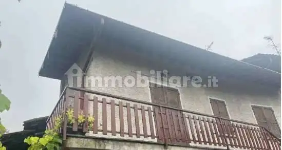 Casa indipendente in asta a Barni