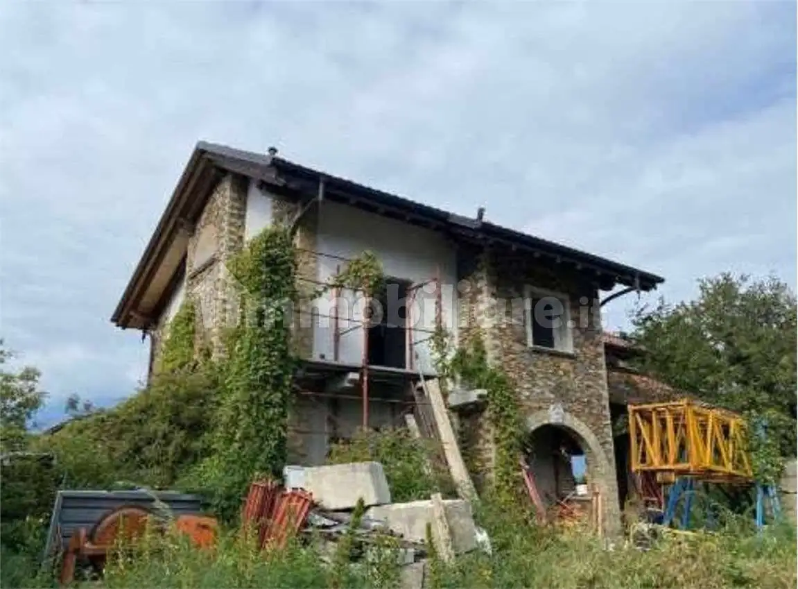 Villa in asta a Valvarrone