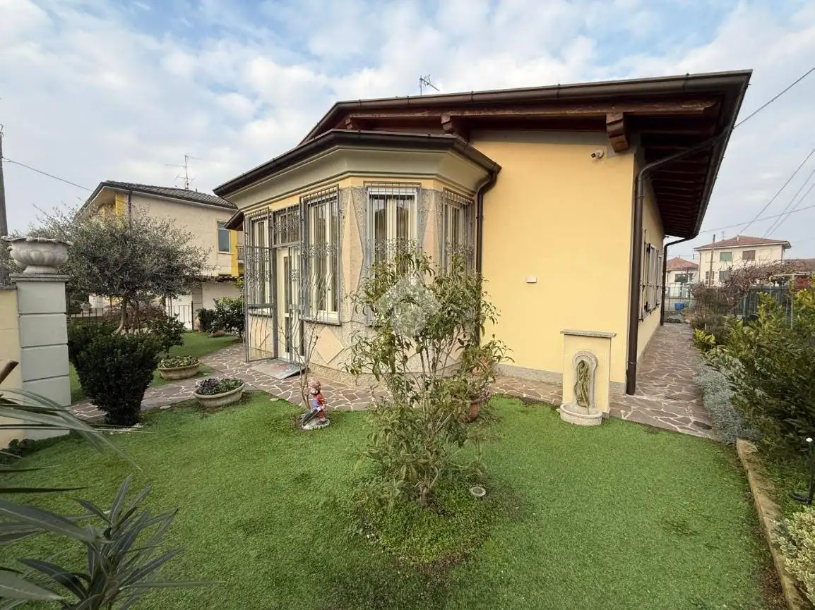 Villa in vendita a Palazzo Pignano