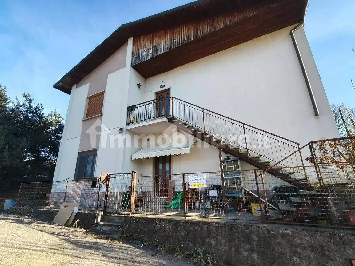 Villa bifamiliare, da ristrutturare, 180 m², Baraggia, Viggiù - foto 2