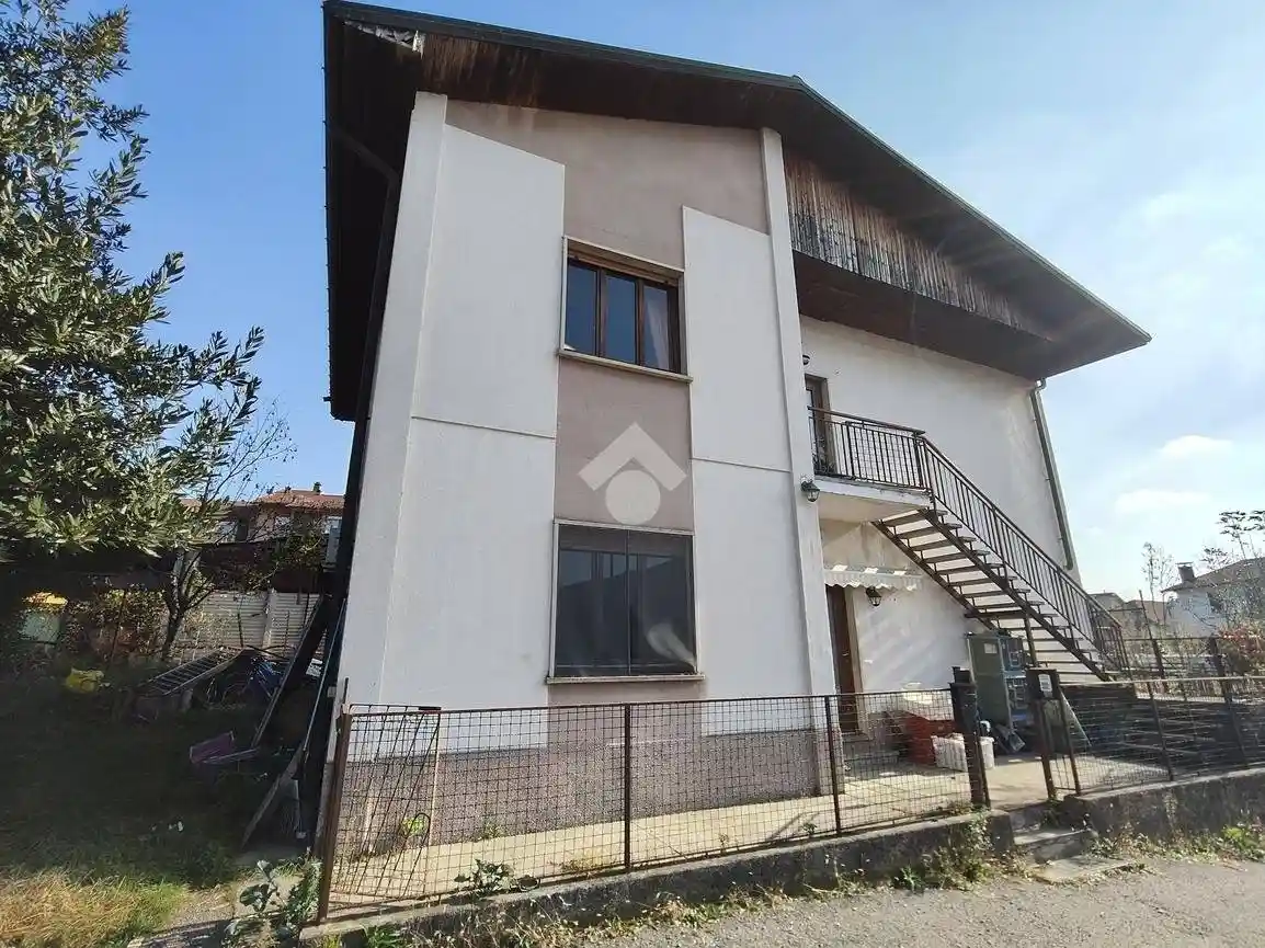 Villa bifamiliare, da ristrutturare, 180 m², Baraggia, Viggiù - foto 4