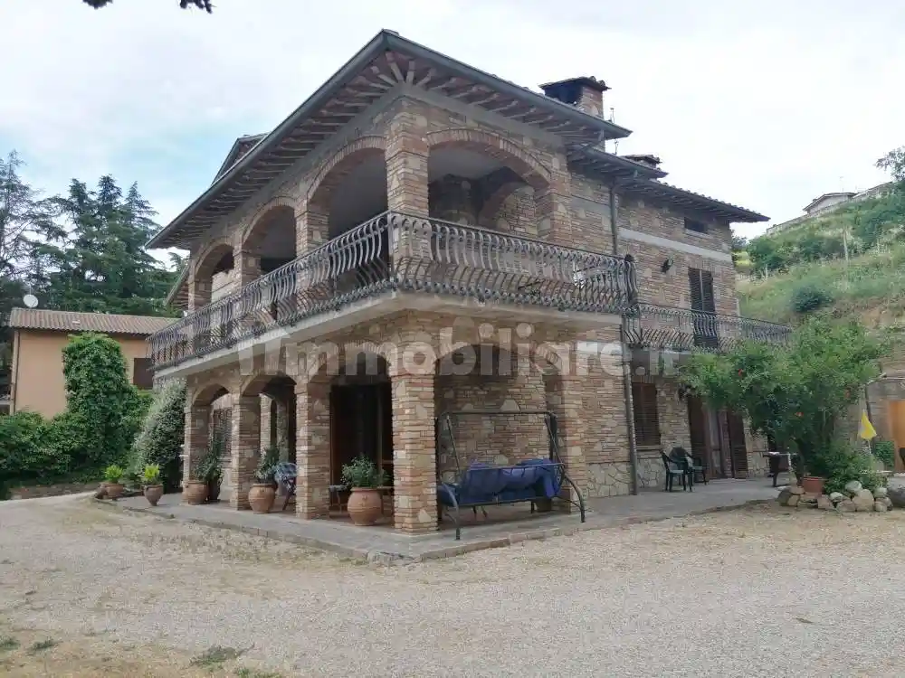 Villa in vendita a Deruta