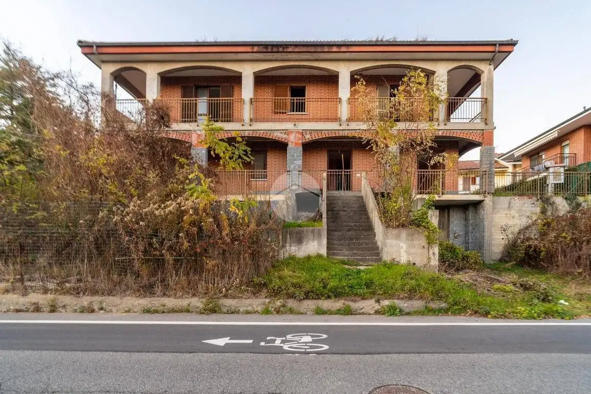 Palazzo - Edificio in vendita a Alpignano