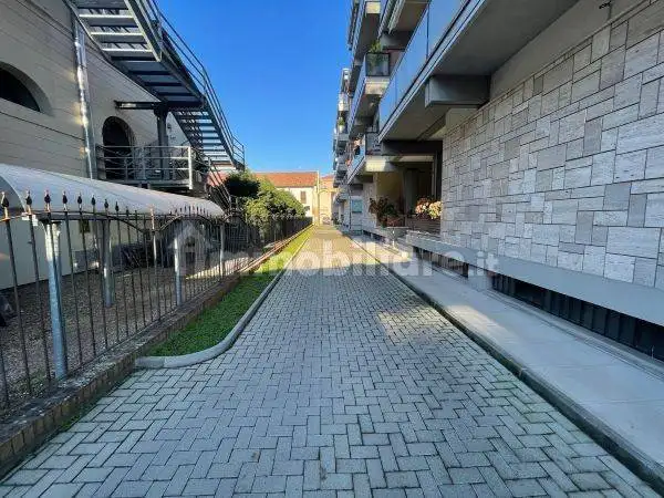 Quadrilocale via Alessandro Manzoni 25, Centro, Vercelli - foto 2