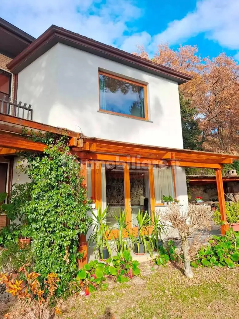 Casa indipendente in affitto a Perugia