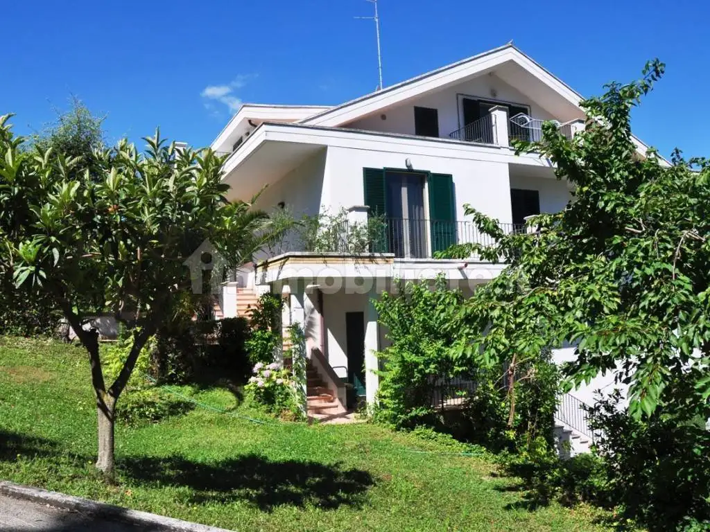 Villa plurifamiliare, ottimo stato, 2240 m², Città Sant'Angelo - foto 2