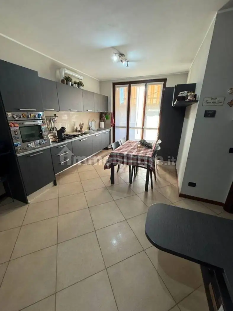 Trilocale via Piero Maroncelli, Centro, Castano Primo - foto 2