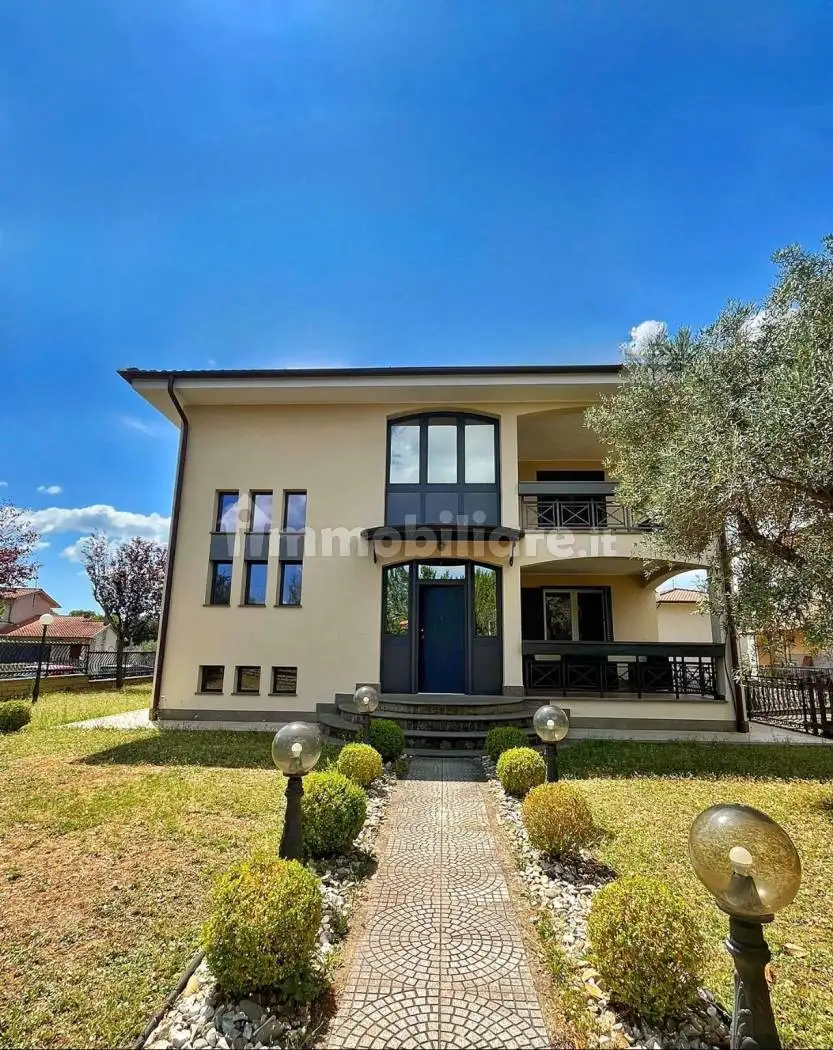 Villa in vendita a Blera