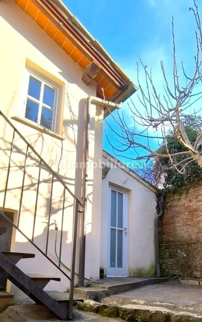 Casa indipendente in vendita a Arezzo