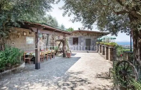 Villa in vendita a Casola di Napoli