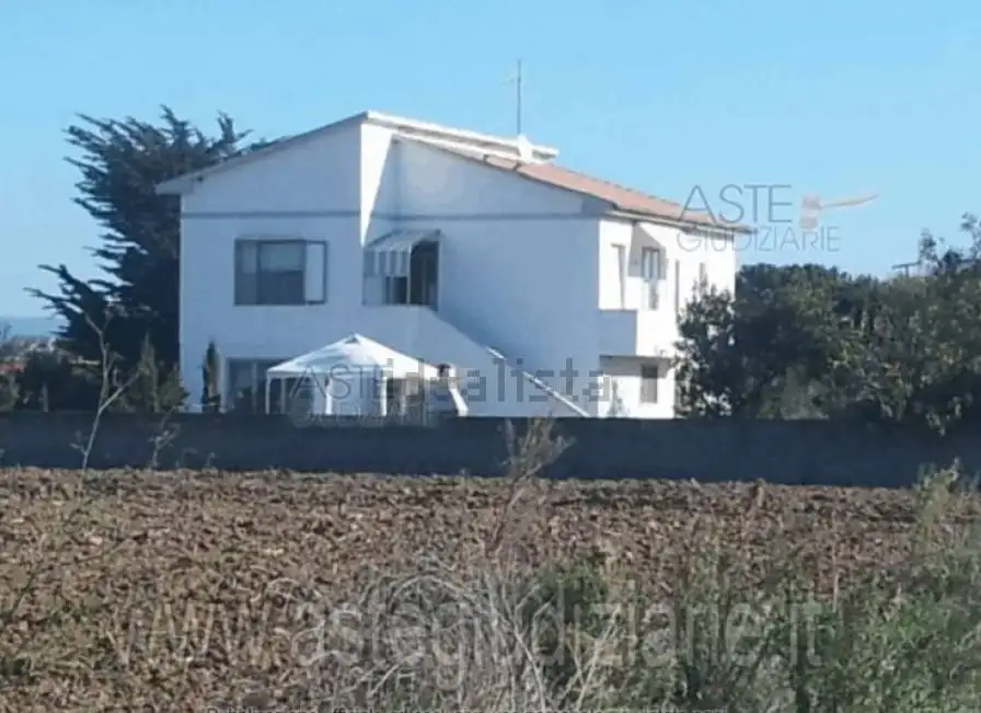 Villa in asta a Cecina