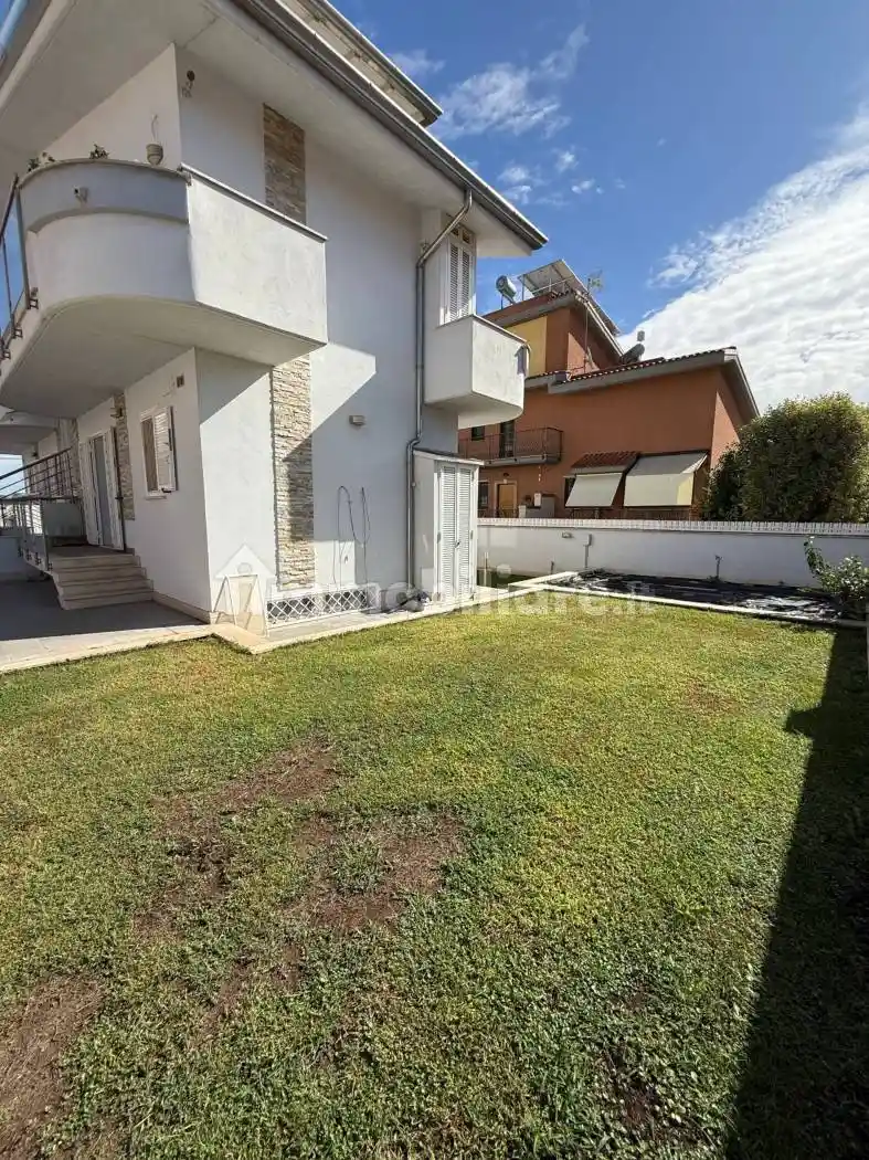 Trilocale via Roberto Paribeni 70, Anagnina, Roma - foto 3