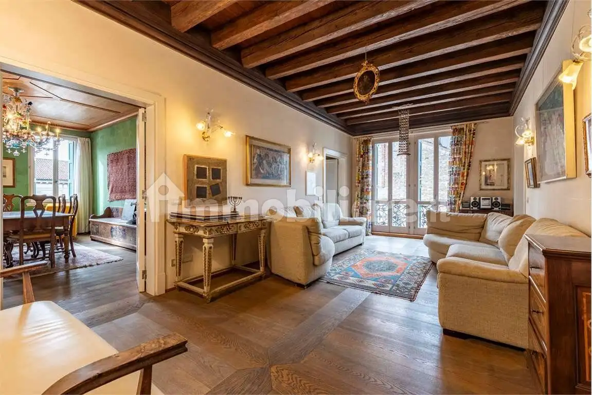 Appartamento piazza duomo, 1, Centro, Belluno - foto 2