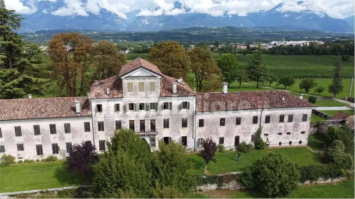 Villa in vendita a Borgo Valbelluna