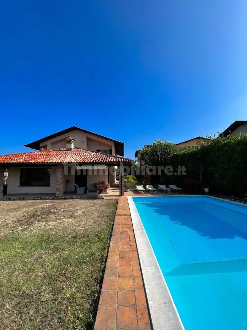 Villa in vendita a Diano d'Alba