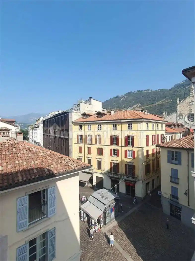 Quadrilocale via Cinque Giornate, 25, Centro Storico, Como - foto 3