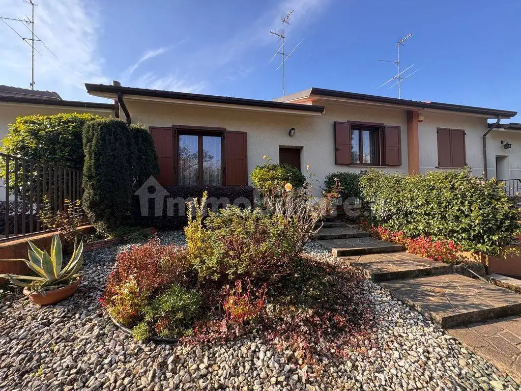 Villetta a schiera in vendita a Cassinetta di Lugagnano