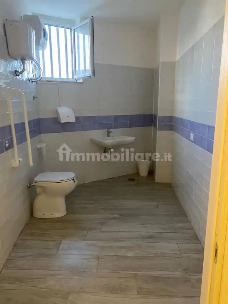 Palazzo - Edificio in Affitto - foto 3