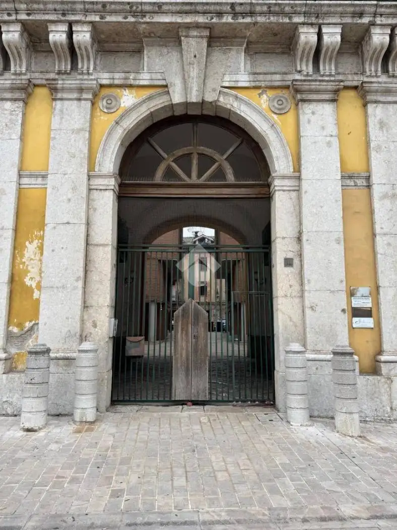 Quadrilocale piazza della Libertà 6, Centro Storico, Avellino - foto 2