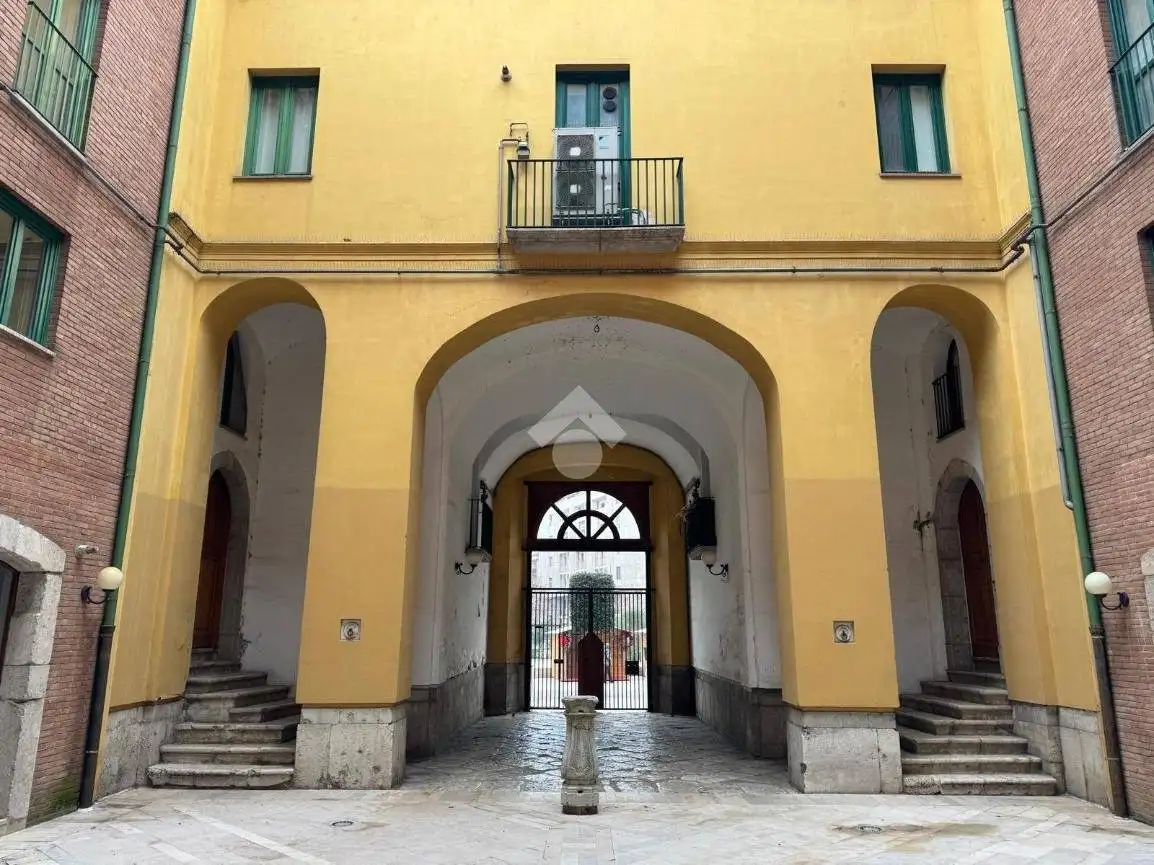 Quadrilocale piazza della Libertà 6, Centro Storico, Avellino - foto 3