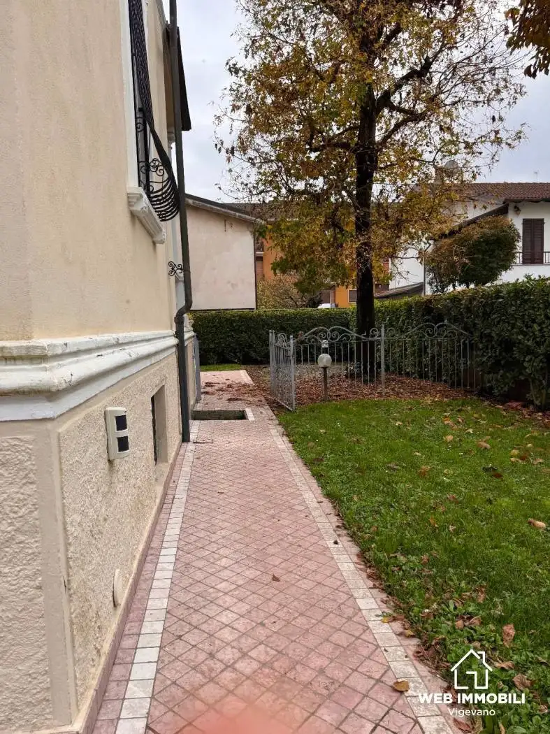 Villa unifamiliare via Andrea De Contiano, Centro, Mortara - foto 2