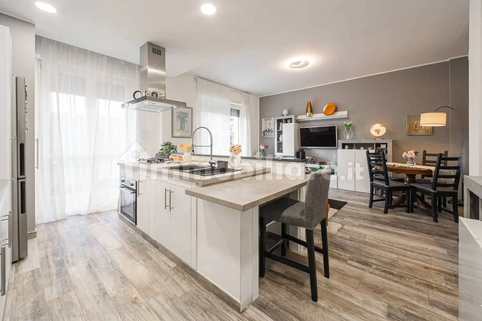 Appartamento in vendita a Caronno Pertusella