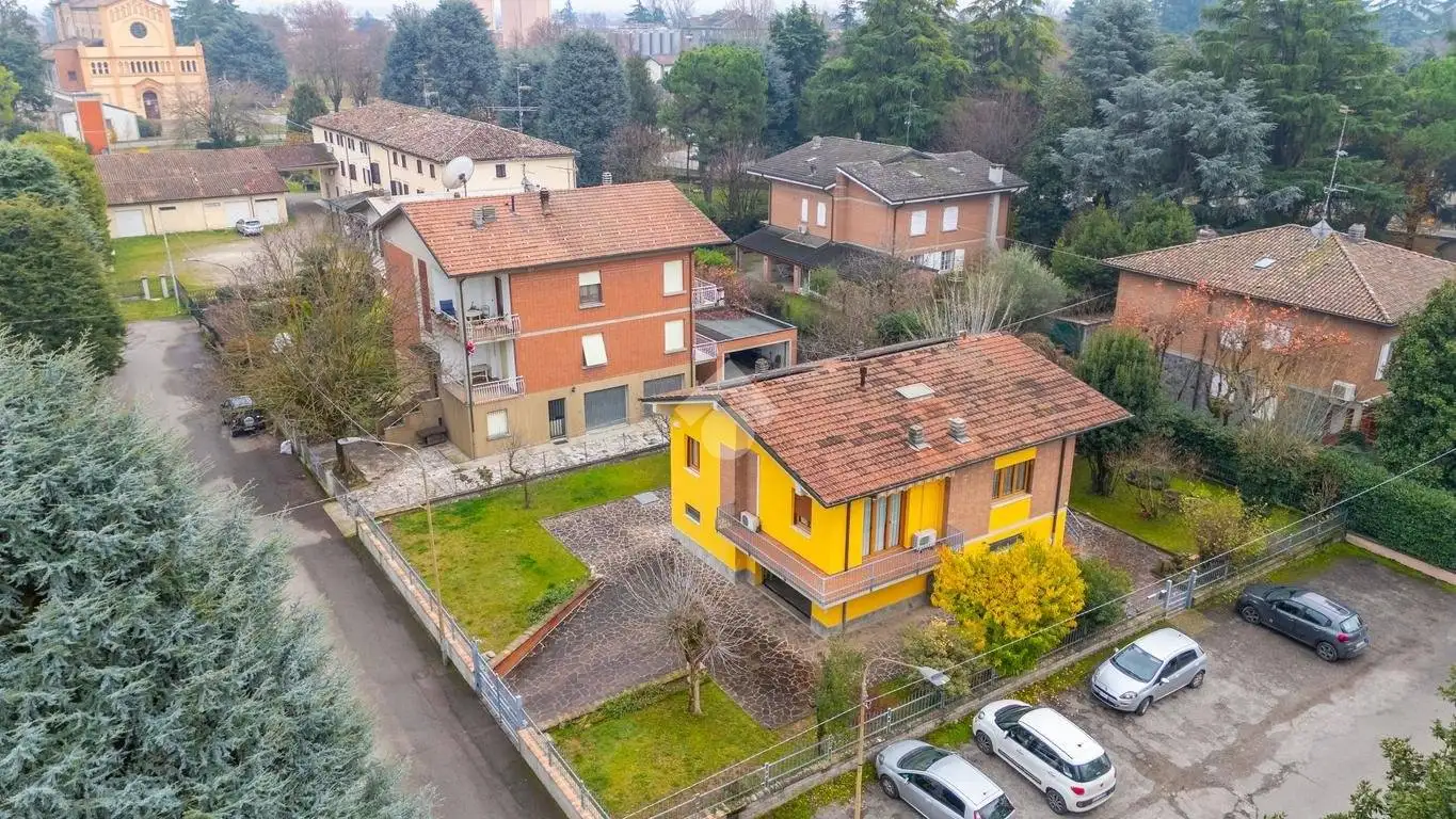 Villa in vendita a Montecchio Emilia
