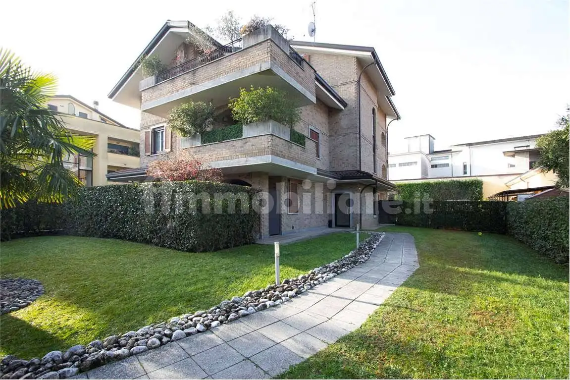 Trilocale via Alessandro Volta , 89, Cesano Maderno - foto 2