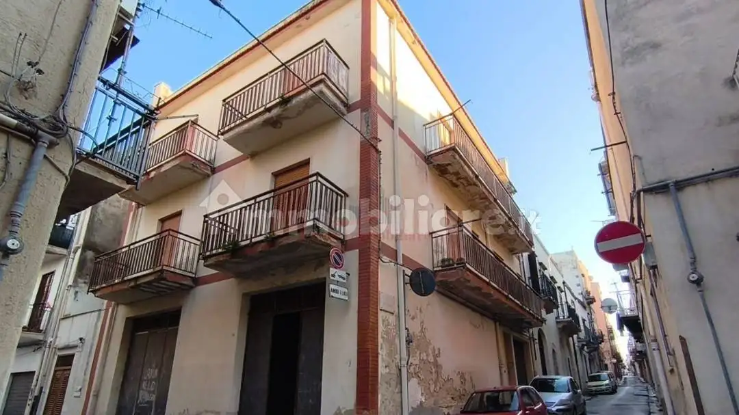 Palazzo - Edificio in vendita a Alcamo