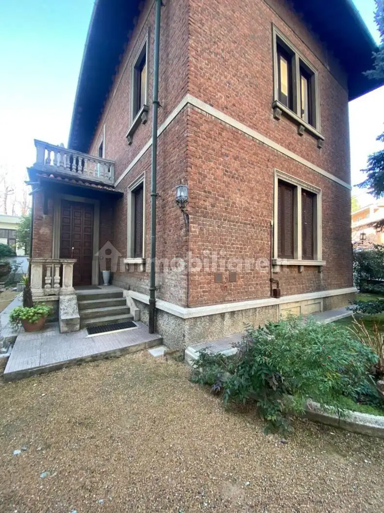 Palazzo - Edificio in affitto a Saronno