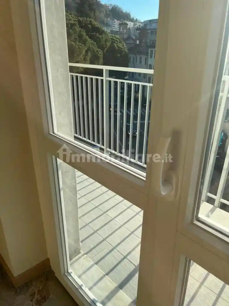 Trilocale via Luigi Dottesio 15, Borghi, Como - foto 3