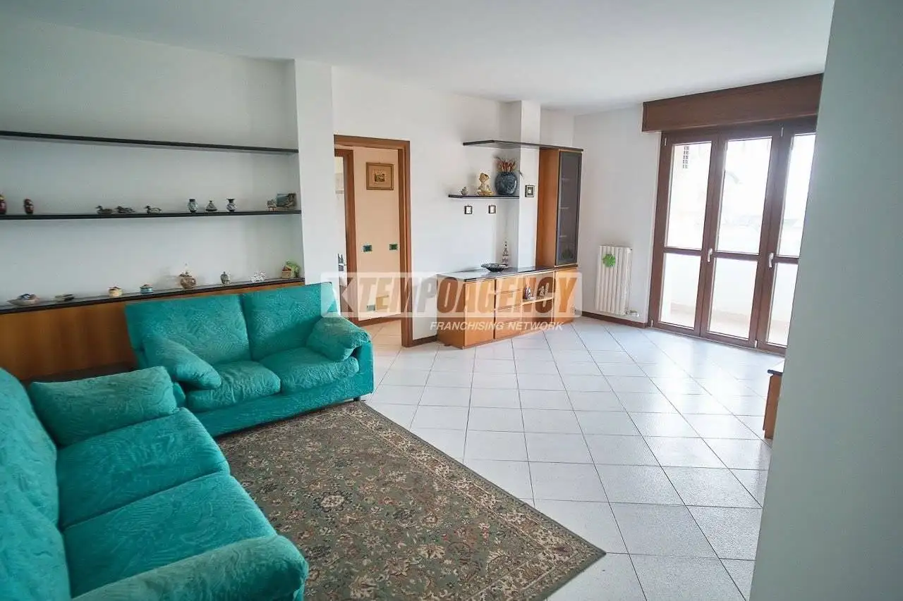 Appartamento in vendita a Garbagnate Milanese