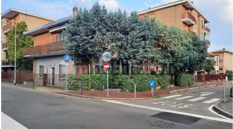 Villa in vendita a Cinisello Balsamo